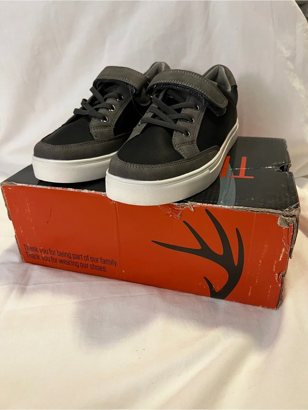 Boy’s Black and Gray Casual Elastic No-Tie Sneakers Size 4